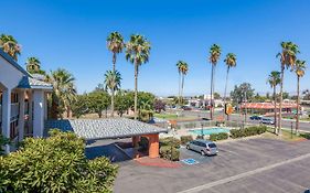Super 8 By Wyndham Bakersfield/Central