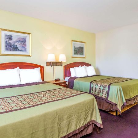 Super 8 By Wyndham Bakersfield/Central Exteriör bild