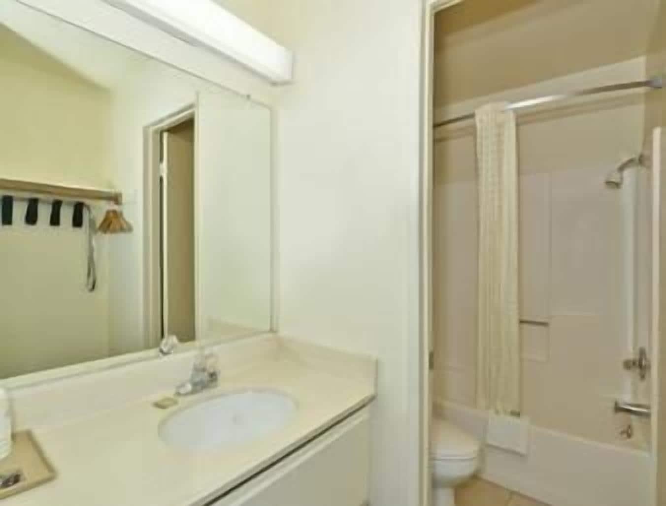 Super 8 By Wyndham Bakersfield/Central Exteriör bild