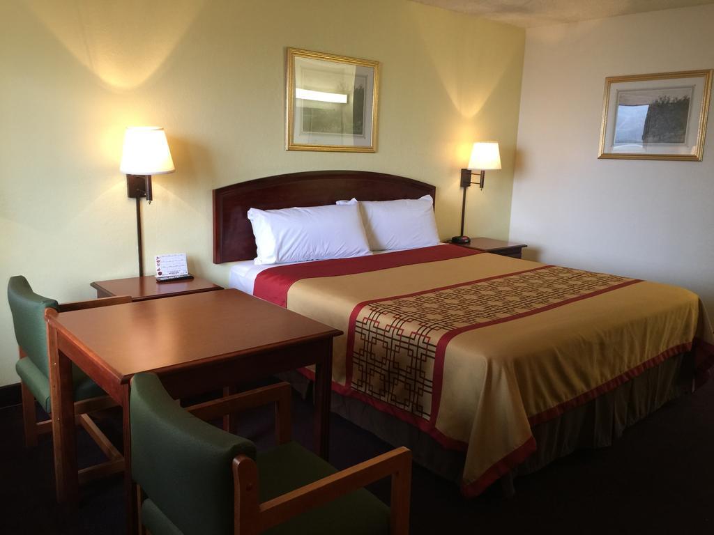 Super 8 By Wyndham Bakersfield/Central Rum bild
