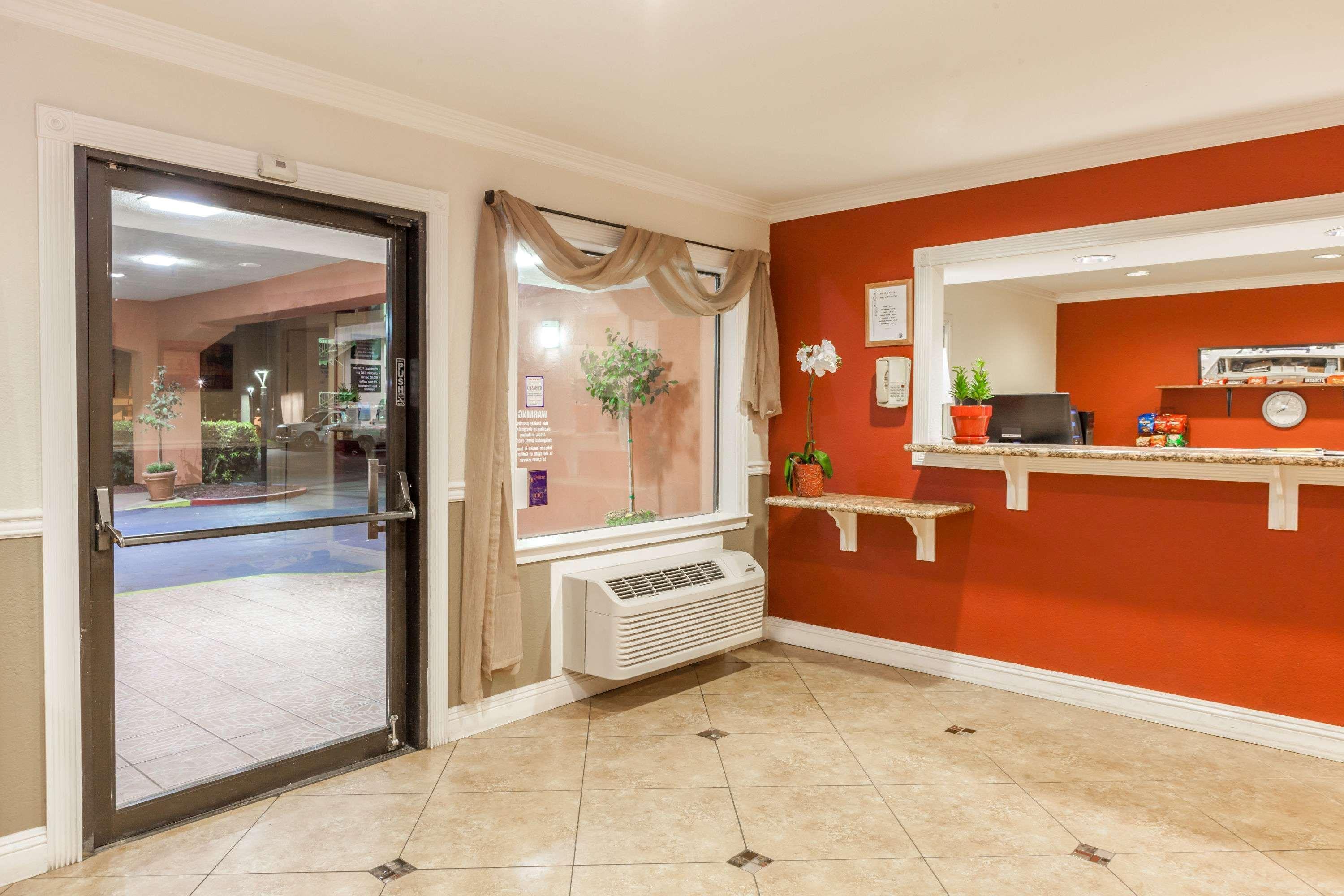 Super 8 By Wyndham Bakersfield/Central Exteriör bild
