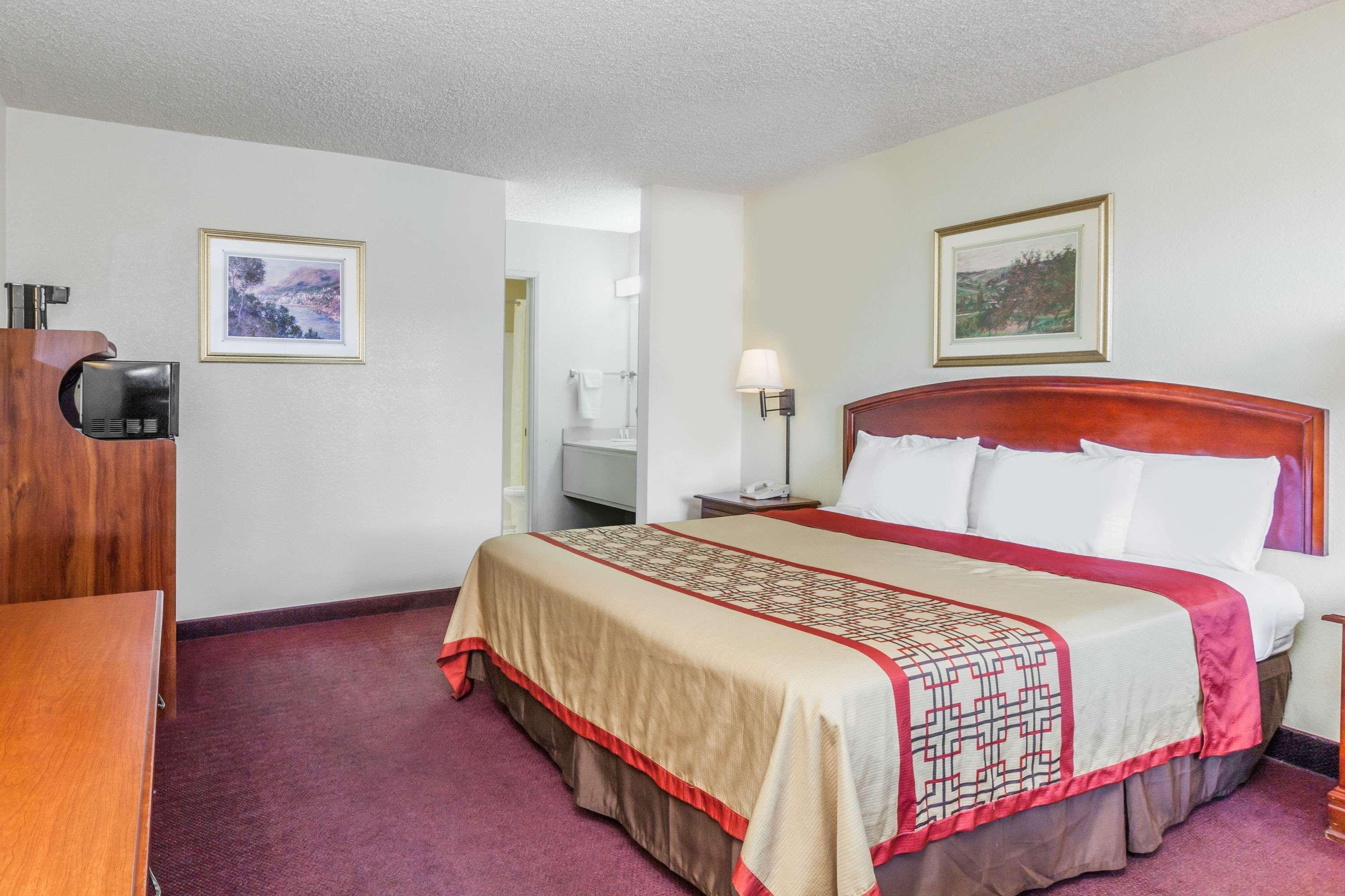 Super 8 By Wyndham Bakersfield/Central Exteriör bild