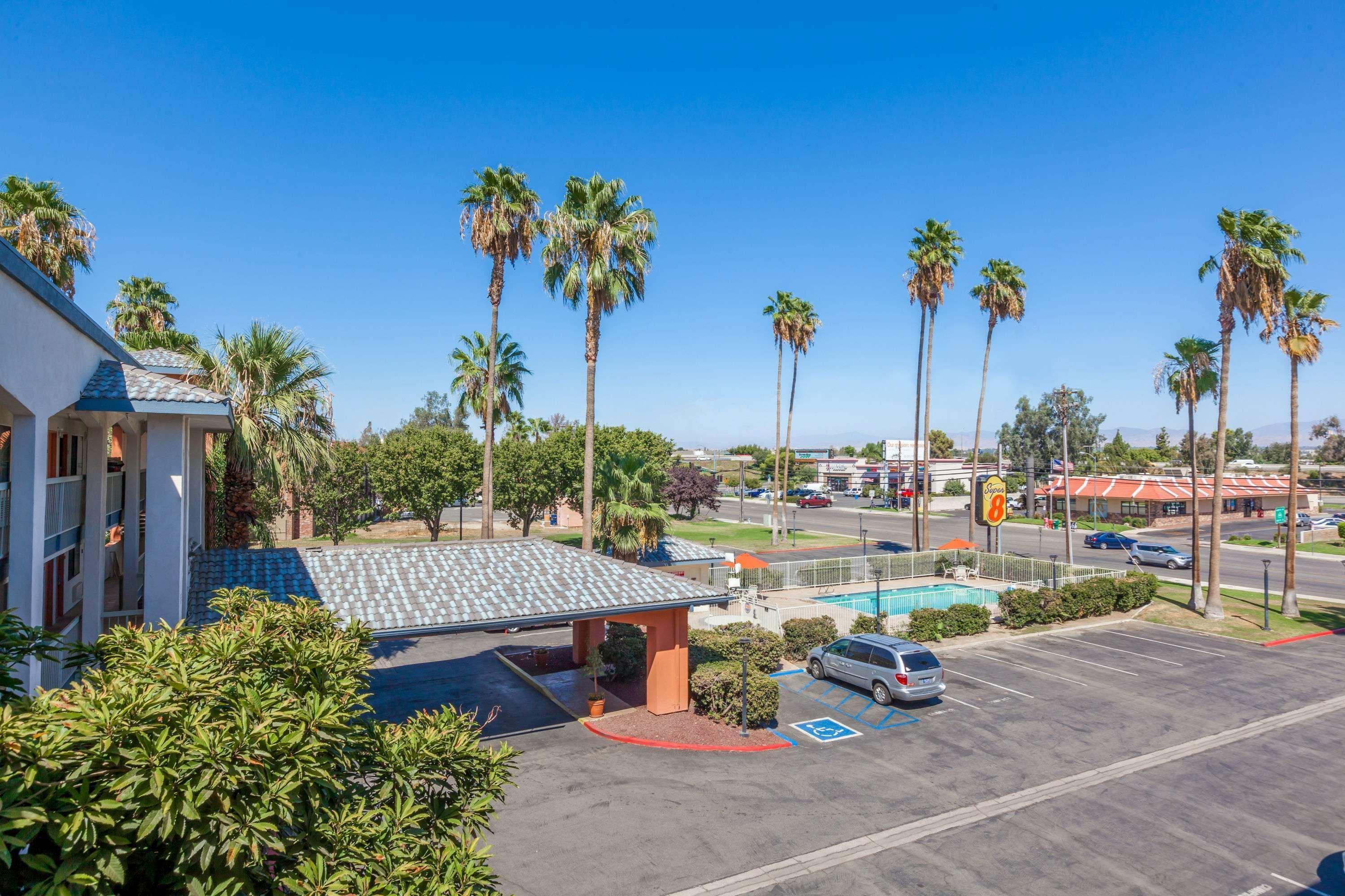 Super 8 By Wyndham Bakersfield/Central Exteriör bild