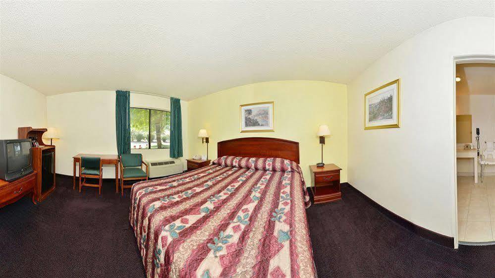Super 8 By Wyndham Bakersfield/Central Exteriör bild