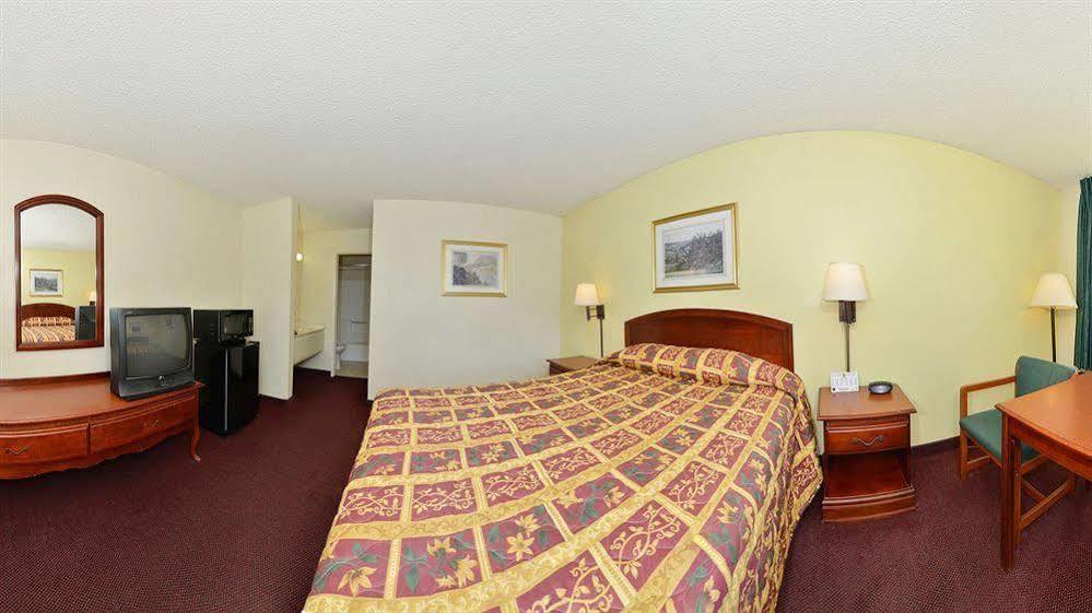 Super 8 By Wyndham Bakersfield/Central Exteriör bild